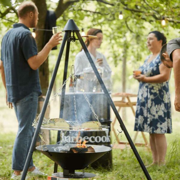 repas sur Brasero barbecue suspendu en fonte ∅60 cm Junko Barbecook