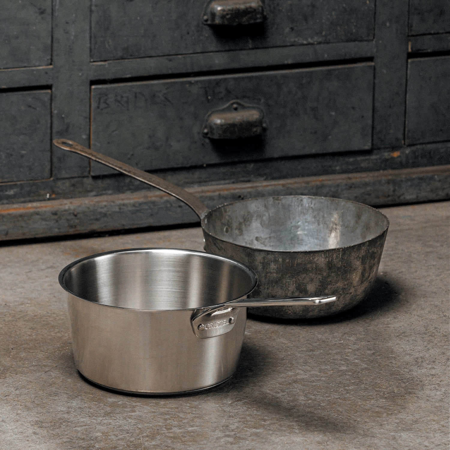 Casserole emboutée historique Cristel à Fesches-le-Châtel, inspiration de la collection 1826